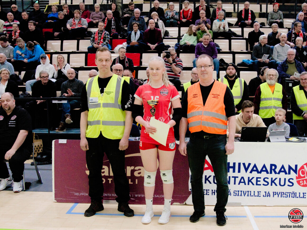 Irina Mäkiselle LP Viestin järjestysmiesten antama Kehityspelaaja -palkinto